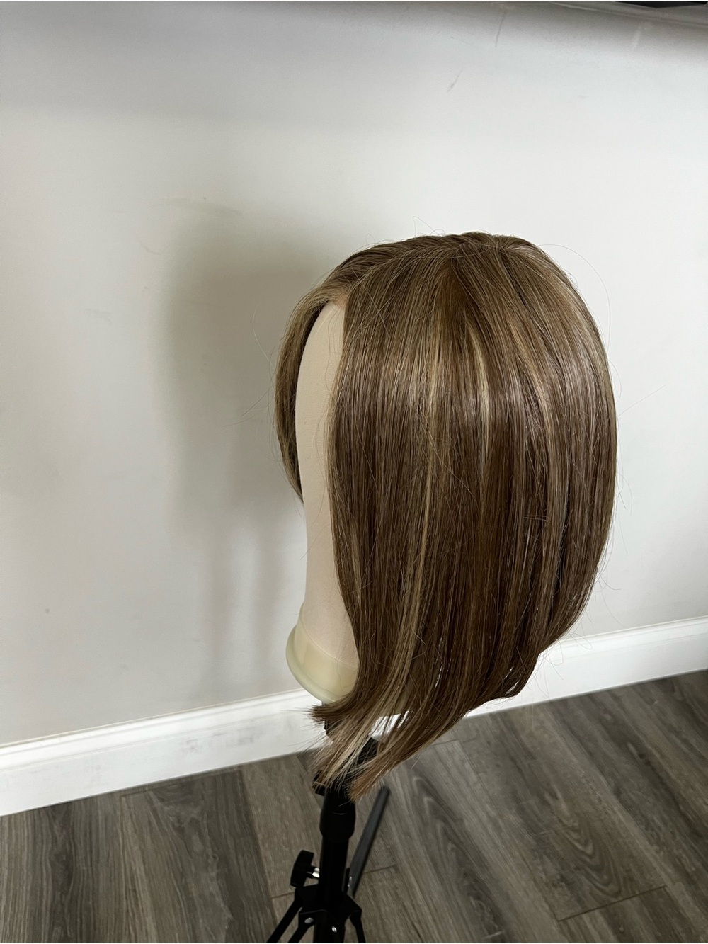 15โ Light Brown with blonde highlights Synthetic Wig - Picture 8 of 16